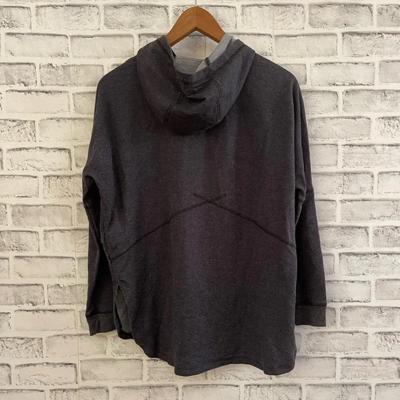 SOLD Women’s The North Face gray hooded Pullover oversized sweatshirt Size XS - Picture 2 of 4